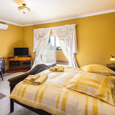 Villa Vale De Lapa, Amazing Sea Views, Heated Swimming Pool, Jacuzzi Carvoeiro (Lagoa)