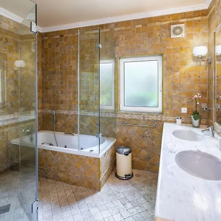 Villa Vale De Lapa, Amazing Sea Views, Heated Swimming Pool, Jacuzzi *